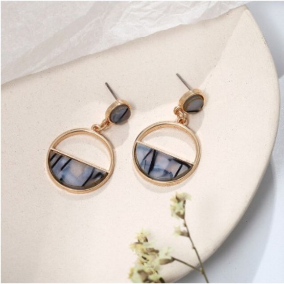 “Round & Round” Chic Marble Circle Drop Earrings - Picture 2 of 10